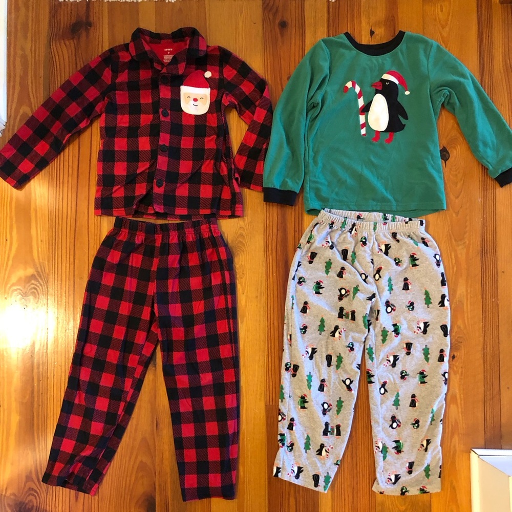 Set of boys holiday themed pajamas size 7